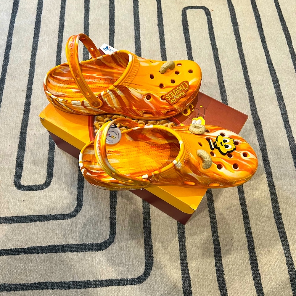 Men’s Honey Nut Cheerios Crocs Sz 12